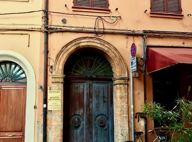 Dietro Le Volte